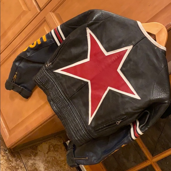 It was passed down from my mom but it’s to big. - Picture 2 of 4